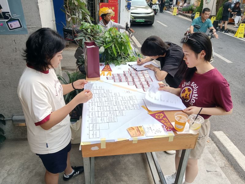 Research Station at the pub where student collects information of participants